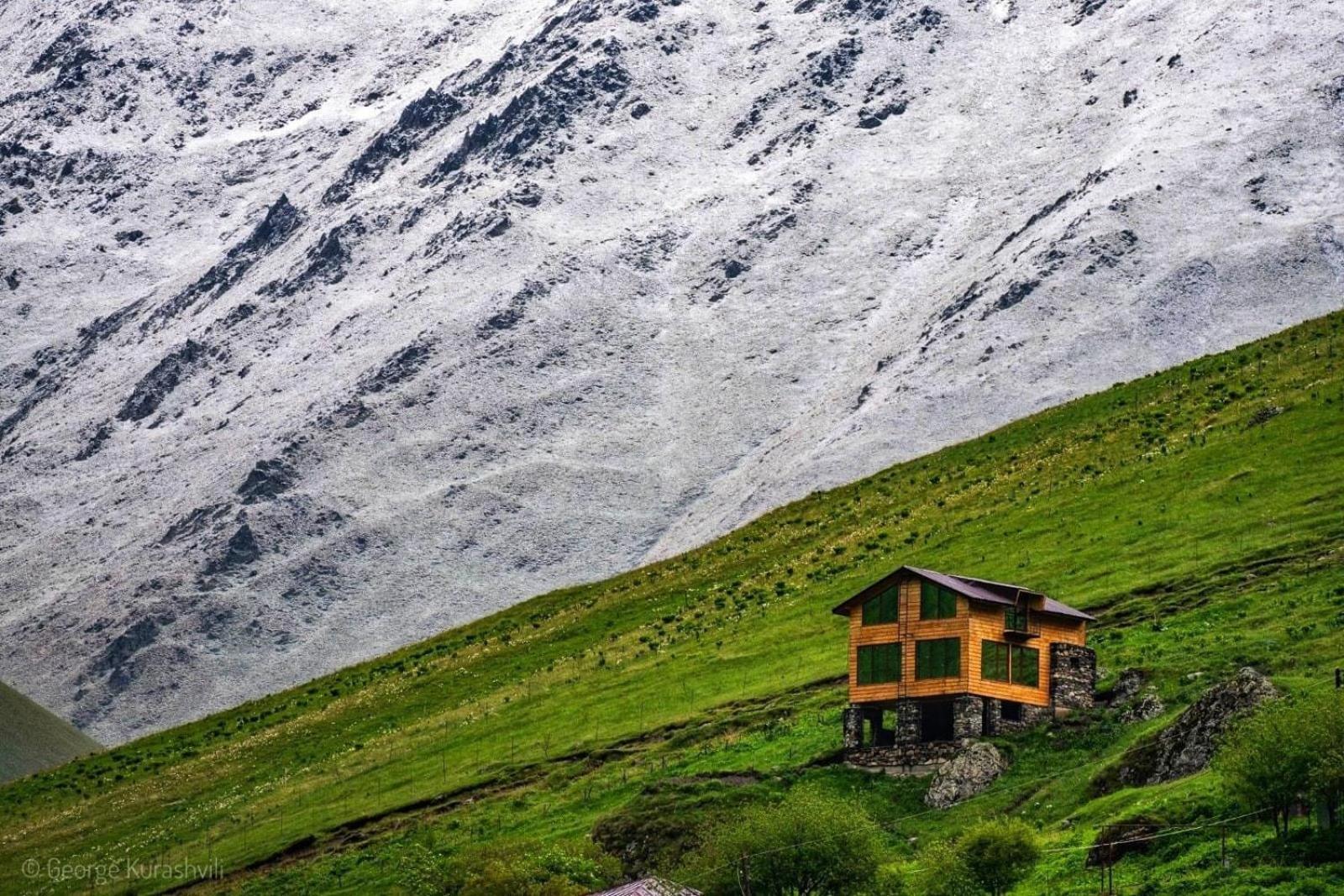 Hotel Rakursi Juta Exteriér fotografie